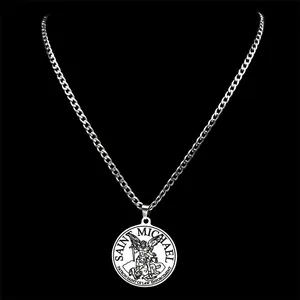 Collar con colgante de San Miguel en acero inoxidable con cadena de eslabones plata