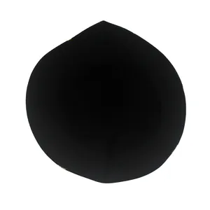 Vue intérieure du chapeau de soleil noir pour enfants montrant les coutures soignées