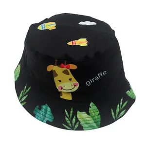 Chapeau de soleil noir en coton pour enfants avec girafe et motifs de l'espace