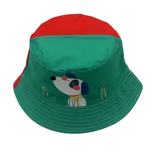 Kinder Fischerhut im Colorblock-Design mit Hundemotiv in Grün und Rot Canvas