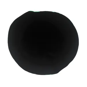 Vue de dessus du chapeau bob noir avec imprimé feuilles vertes et doublure en coton