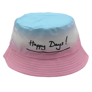 Kinder Fischerhut mit blau-weiß-rosa Farbverlauf und Happy Days! Druck für Sommer