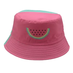 Detailansicht Kinder Sonnenhut mit Kontrastfarben in Minze und Pink sowie Wassermelonen-Print