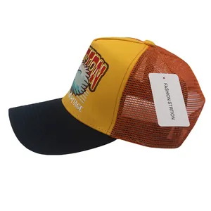 Détail de la broderie d'aigle vintage sur une casquette trucker en filet tricolore