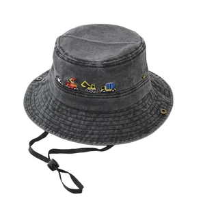Cappello a secchiello per bambini in cotone lavato grigio con ricamo di escavatore e laccio