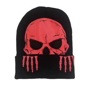Bonnet tricoté tête de mort noir avec imprimé squelette rouge et yeux en mesh pour Halloween