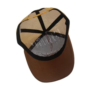 Innendetail einer Retro-Trucker-Cap mit Verstärkungsbändern und Netz-Einsätzen