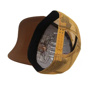 Detailansicht der gelben Netzrückseite und des verstellbaren Snapback-Verschlusses