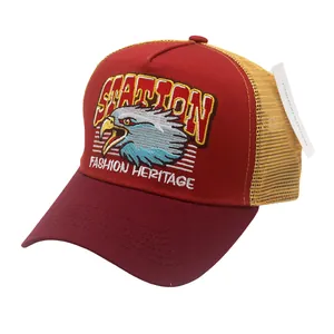 Casquette trucker vintage brodée d'un aigle avec avant rouge et filet jaune
