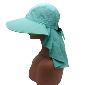 Vue détaillée du chapeau de soleil vert menthe à large bord et rabat de protection cou