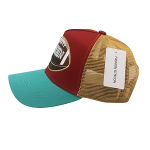 Dettagli del ricamo rugby e mesh tricolore su un cappello trucker vintage