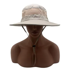 Détail chapeau de soleil extérieur avec mesh respirant et cordon réglable