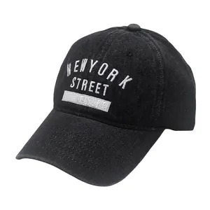 Casquette de baseball en jean noir délavé avec broderie New York Street sur fond blanc