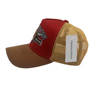 Detailaufnahme der Bullenkopf-Stickerei und Mesh-Rückseite einer Vintage-Trucker-Cap
