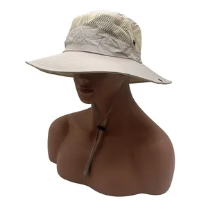 Dettaglio cappello da sole outdoor con rete traspirante e cinturino sottogola regolabile