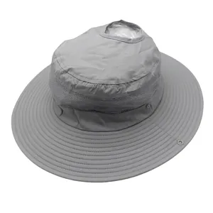 Chapeau de soleil extérieur gris clair avec maille respirante et ouverture pour queue de cheval