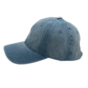Seitenansicht der gewaschenen blauen Denim-Baseballkappe mit sechs Paneelen und Ösen