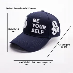 Casquette bleue avec broderie 3D montrant les dimensions et détails techniques