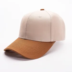 Klassieke tweekleurige katoenen honkbalpet met beige kroon en bruine gebogen klep