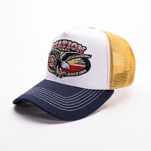 Broderie détaillée d'aigle sur une casquette trucker rétro avec filet pour l'extérieur
