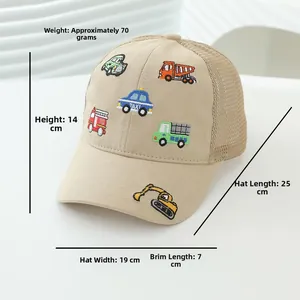 Détails de la casquette mesh kaki avec broderie de voitures et mesures précises