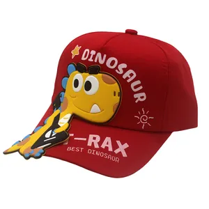 Cappellino rosso bimbo con toppa dinosauro 3D e scritta decorativa per bambini