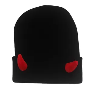 Bonnet en tricot noir avec cornes de diable rouges pour Halloween et chaleur d'hiver