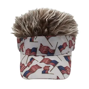 Détail de la visière drapeau américain avec une perruque de cheveux bruns et gris réaliste