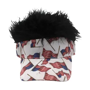 Détail de la visière drapeau américain avec perruque de cheveux noirs synthétiques