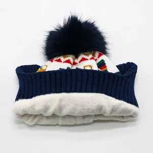 Kinder Strickmütze in Dunkelblau mit Truck-Jacquard und warmem Fleece-Futter