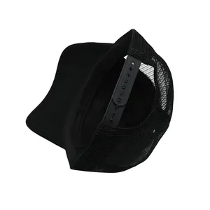 Detailansicht der atmungsaktiven Mesh-Rückseite und des verstellbaren Verschlusses der Trucker Cap