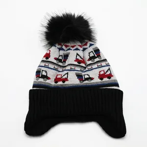 Kinder Strickmütze mit Cartoon-Baufahrzeug-Mustern und Kunstfell-Bommel für Winter