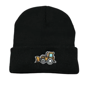 Bonnet tricoté noir pour enfants avec broderie camion de chantier pour l'hiver