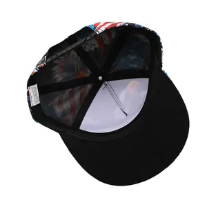 Cappellino hip hop con stampa aquila e bandiera USA e chiusura snapback regolabile