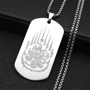 Pendentif en acier inoxydable argenté avec gravure détaillée d'une divinité renard lotus