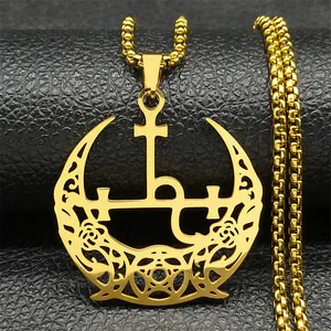 Gros plan du pendentif croissant de lune et croix ankh en acier titane doré sur cuir