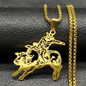 Collana con ciondolo rodeo dorato da uomo con design cowboy traforato e catena veneziana