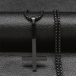 Collier avec pendentif croix inversée en acier inoxydable noir avec chaîne box