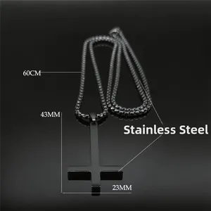 Pendentif croix inversée en acier inoxydable noir poli avec chaîne de 60cm pour homme