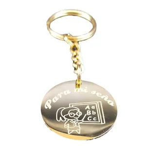 Gold stainless steel teacher keychain with laser-engraved Para mi seño teacher design