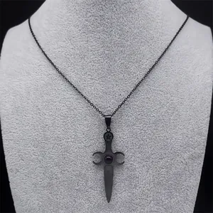 Collar de espada diosa de la triple luna gótica con gema púrpura y colgante pentagrama