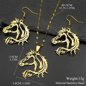 Goldenes Edelstahl Schmuckset mit hohlgeformtem Pferdekopf-Anhänger, Halskette und Ohrringen