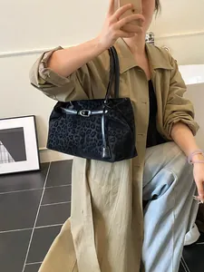 Sac fourre-tout tendance à motif léopard avec poignées noires pour le quotidien
