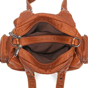 Borsa tote marrone in pelle PU lavata con scomparti multi-zip e rivetti stile retrò