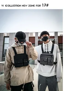 Détail du sac de poitrine tactique avec deux poches et harnais réglable robuste