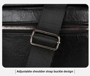 Dettaglio della tracolla regolabile in nylon con fibbia argento su borsa in pelle nera