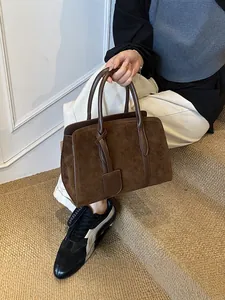 Vintage bruine suède draagtas met lange hengsels, stijlvolle shopper voor dagelijks gebruik