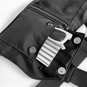 Borsa tattica nera da petto streetwear con fibbia magnetica e scomparti in rete