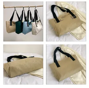 Détails de grands sacs cabas en toile en kaki, vert, bleu et beige avec larges bandoulières