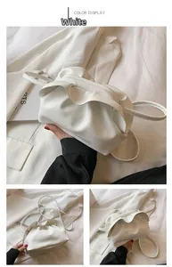 Détails du sac nuage blanc froncé en cuir PU souple avec sa poignée élégante
